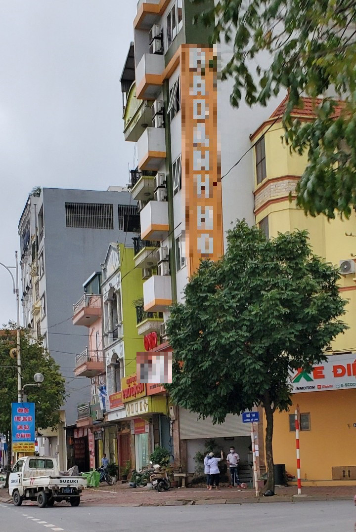 Cách ly 2 người trong khách sạn nơi nữ tiếp viên mắc Covid-19 lưu trú ảnh 1