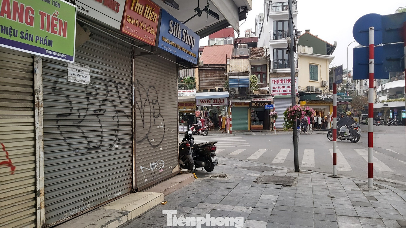 Hàng loạt khách sạn, cửa hàng Hà Nội treo biển cho thuê sau Tết ảnh 6