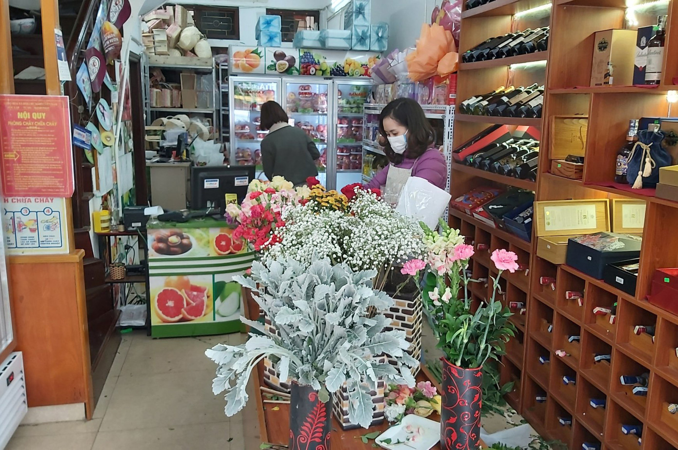 Giữa dịch Covid, làng hoa, cửa hàng hoa heo hắt trước ngày 8/3 ảnh 8