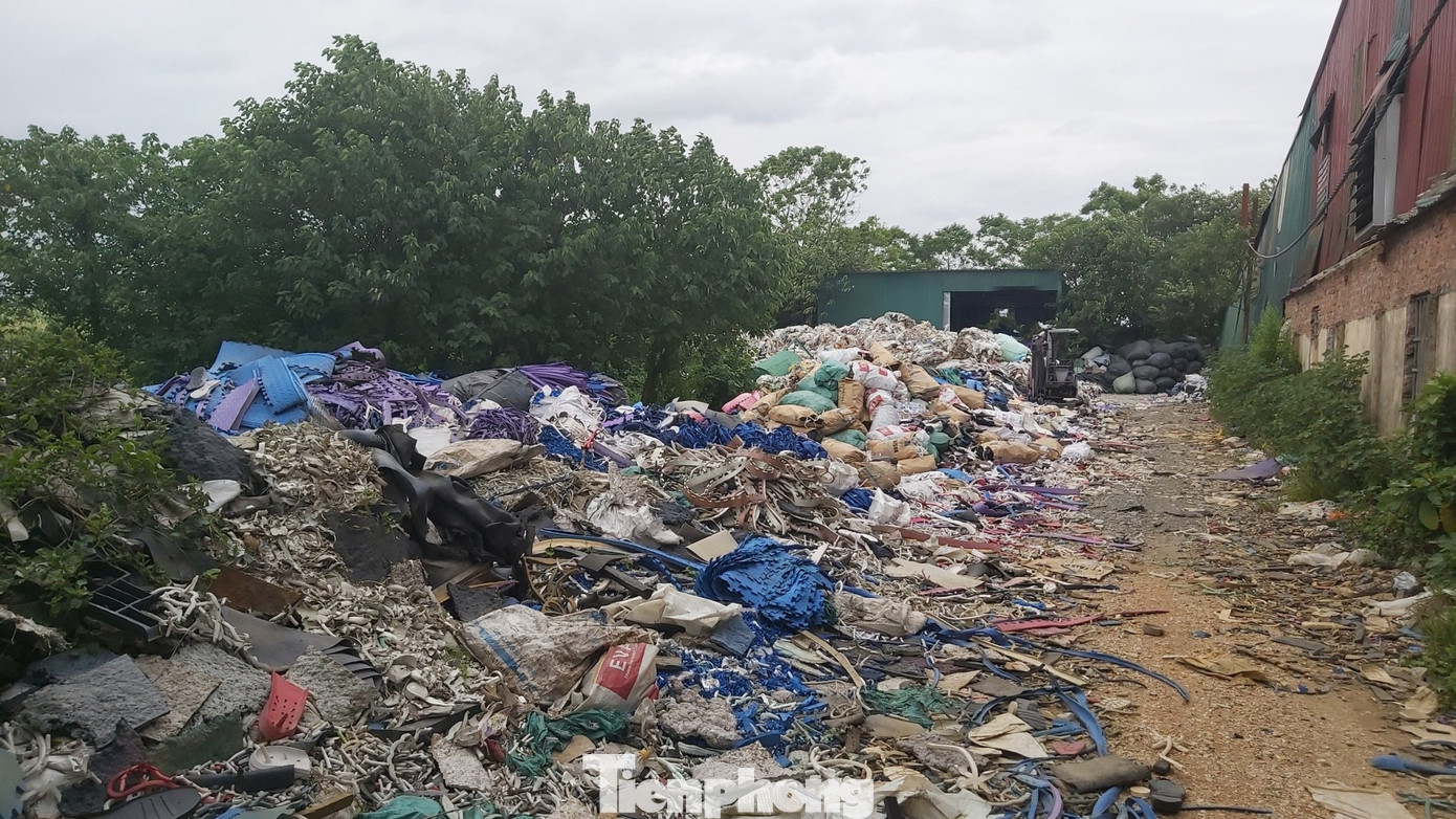 Loạt nhà xưởng trái phép, dùng cao su làm chất đốt ở Hà Nội ảnh 2