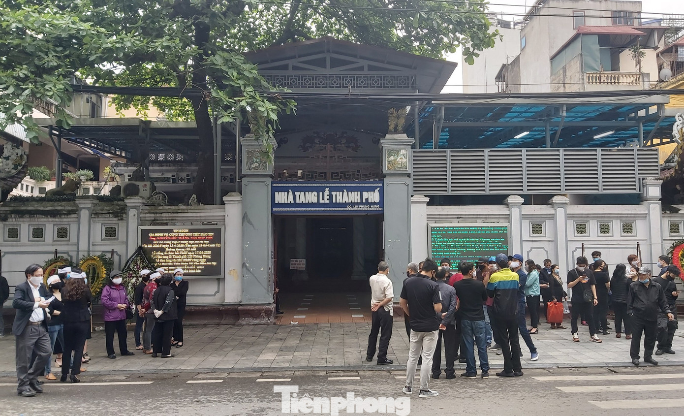 Những đám tang ngắn gọn trong thời gian ‘giãn cách’ chống dịch COVID-19 ở Hà Nội ảnh 1