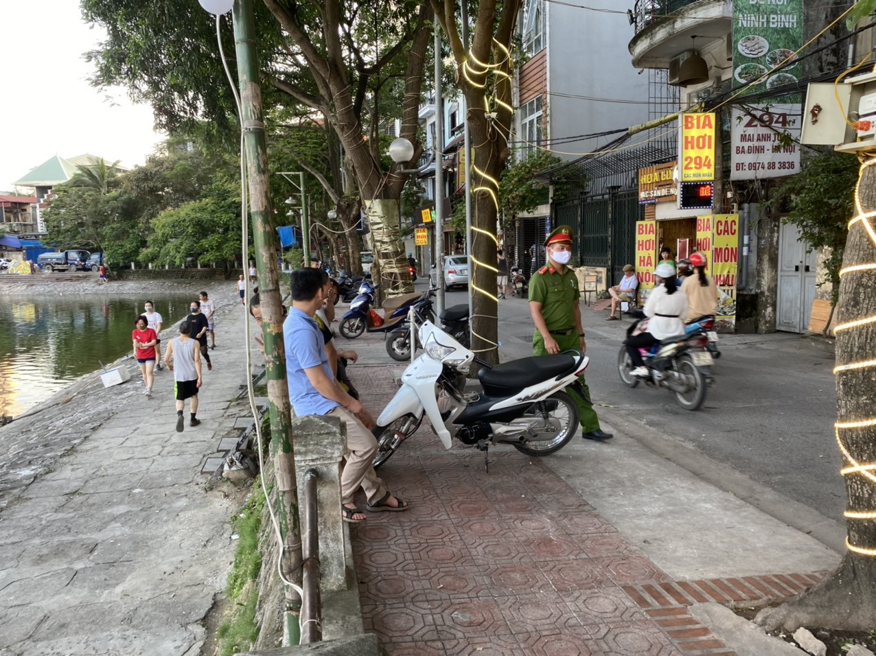 Công an phường dẹp nửa chừng, dân nơm nớp lo dịch ảnh 5