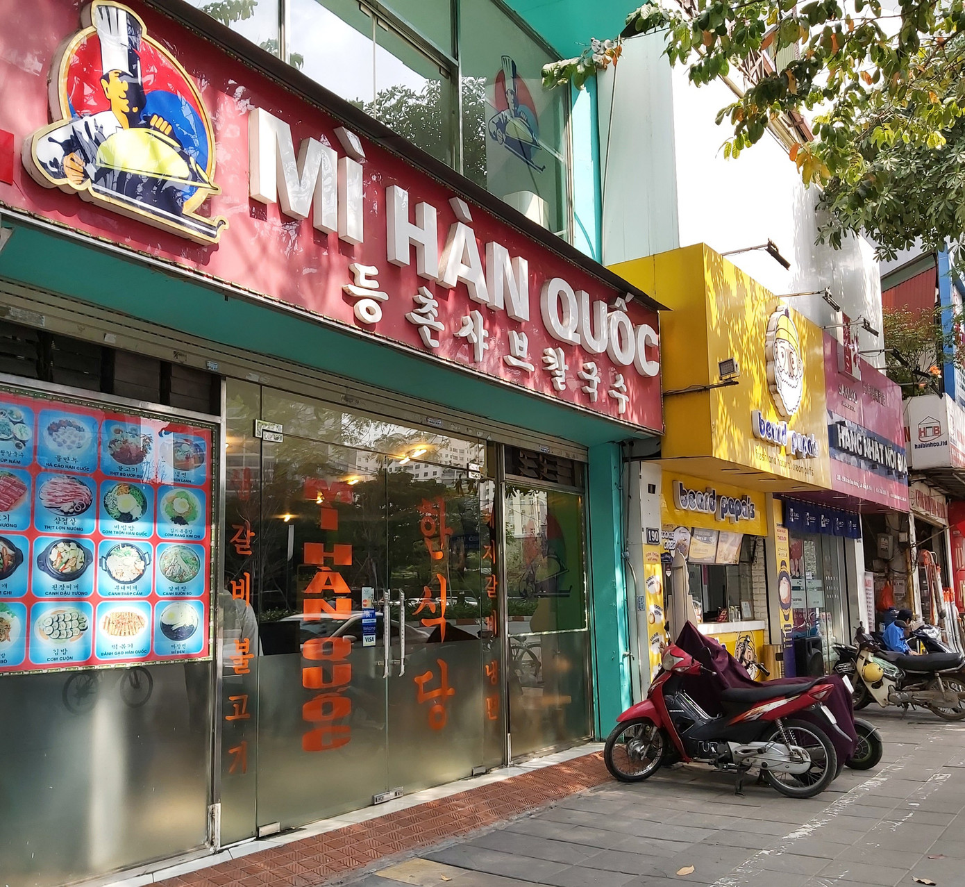 Người Hàn Quốc tại Hà Nội tích trữ thực phẩm, hạn chế đến nơi công cộng ảnh 4