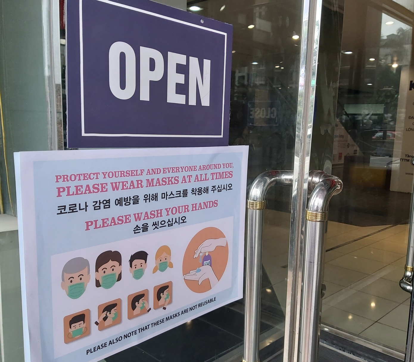 Người Hàn Quốc tại Hà Nội tích trữ thực phẩm, hạn chế đến nơi công cộng ảnh 7