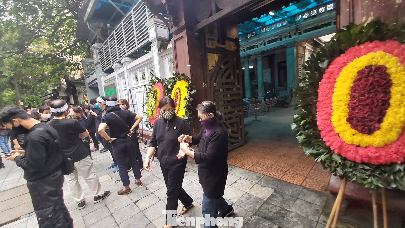Những đám tang ngắn gọn trong thời gian ‘giãn cách’ chống dịch COVID-19 ở Hà Nội ảnh 8