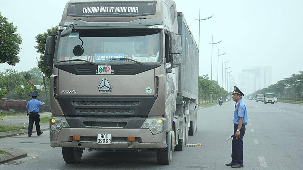 Ẩn họa từ việc 'hô biến' container thành xe ben phá đường ảnh 2