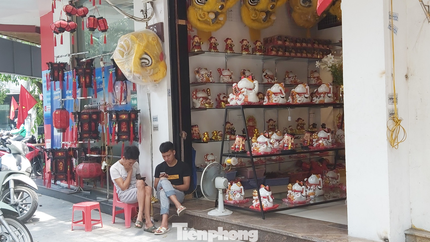 Tiểu thương chợ quần áo lớn nhất Hà Nội ngóng khách sau giãn cách xã hội ảnh 11