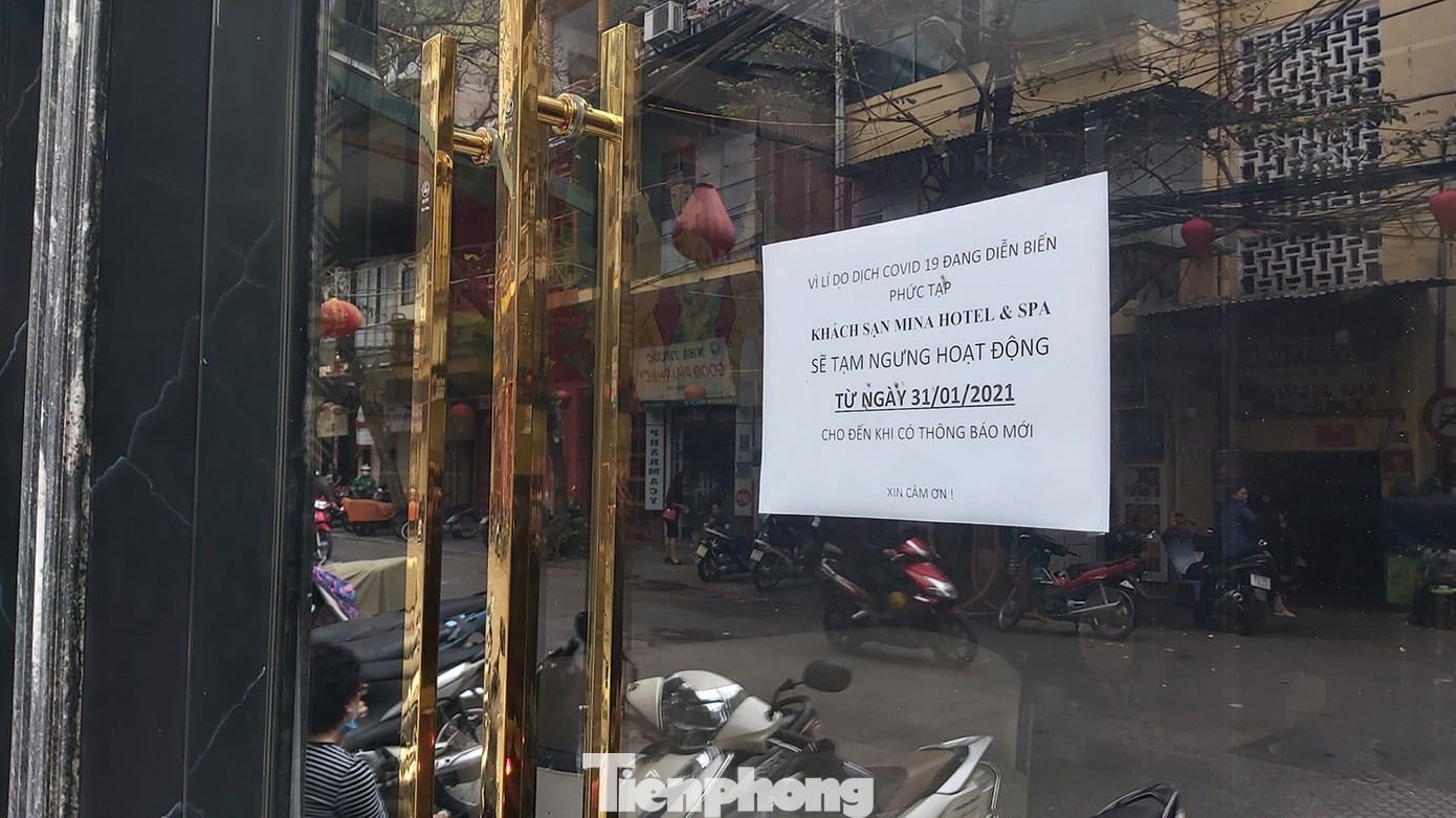Hàng loạt khách sạn, cửa hàng Hà Nội treo biển cho thuê sau Tết ảnh 2