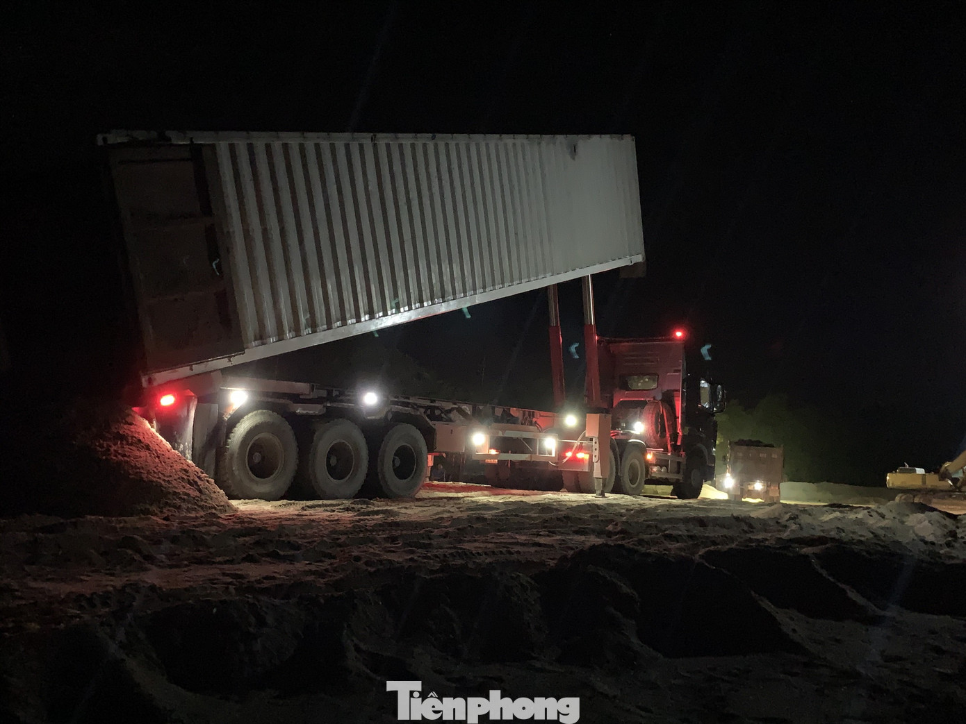 Sẽ rút giấy phép nếu trung tâm đăng kiểm để lọt container cải tạo thành xe ben ảnh 1