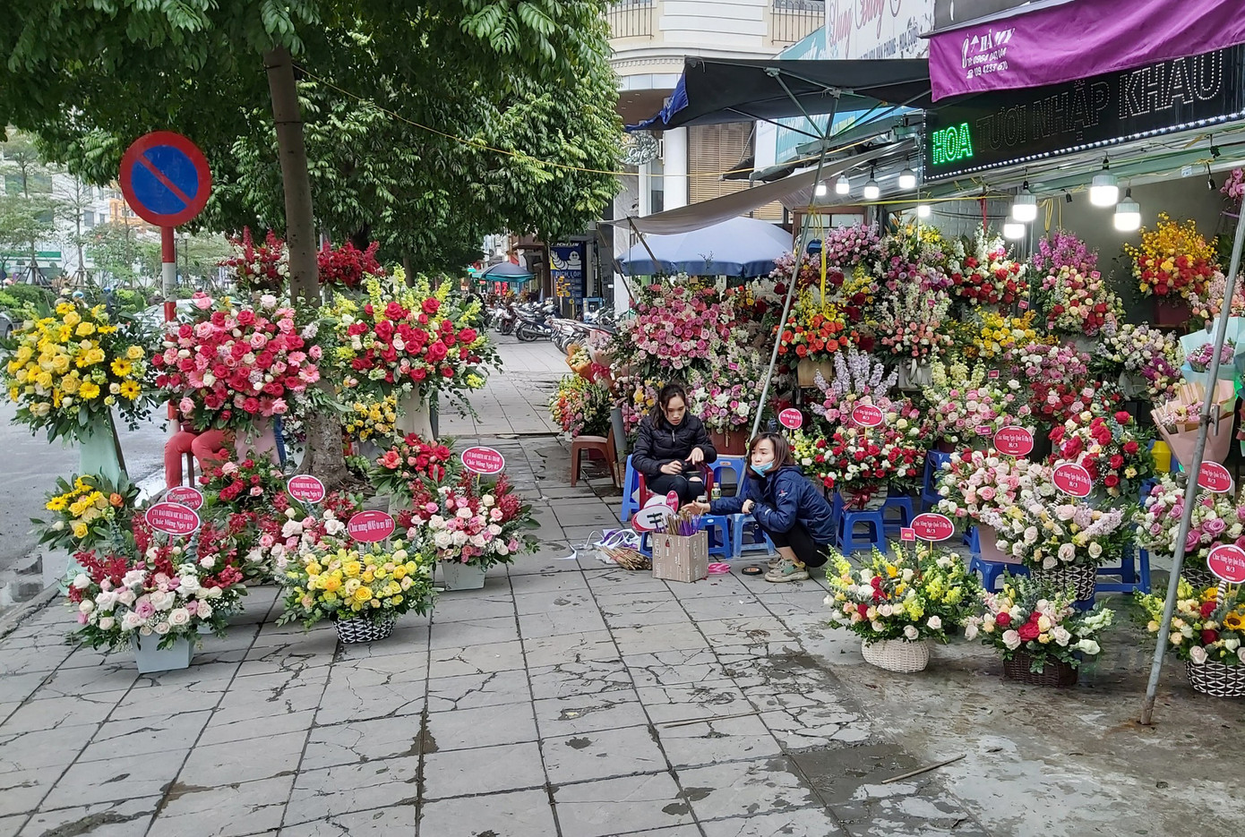 Giữa dịch Covid, làng hoa, cửa hàng hoa heo hắt trước ngày 8/3 ảnh 5