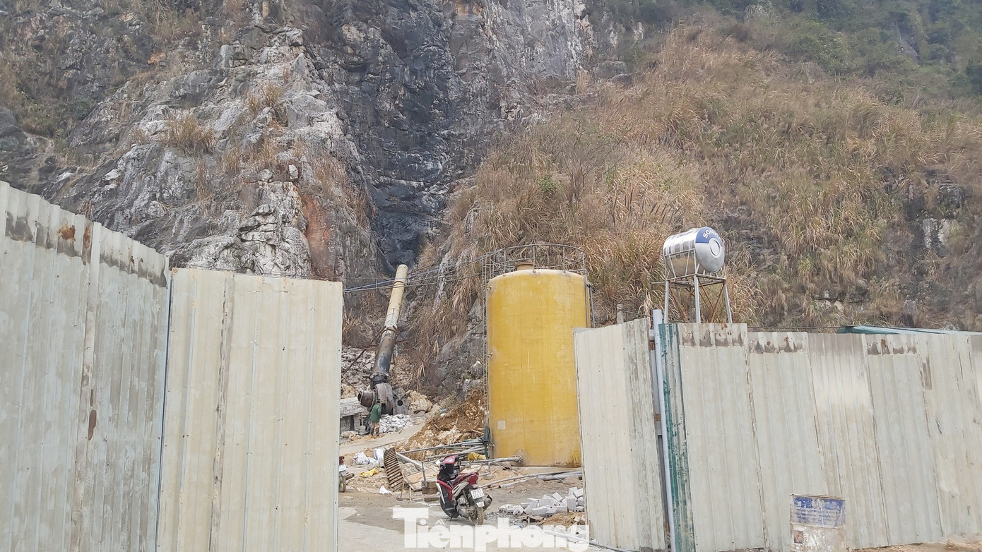 Mập mờ trong xử lý lò đốt thải khói độc, nước đen ở ngoại thành Hà Nội ảnh 1