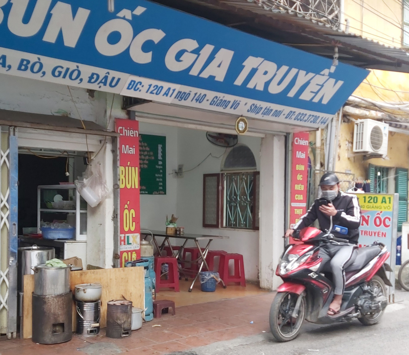 Người dân Thủ đô bức bối, ngột ngạt vì quán ăn dùng bếp than tổ ong ảnh 2