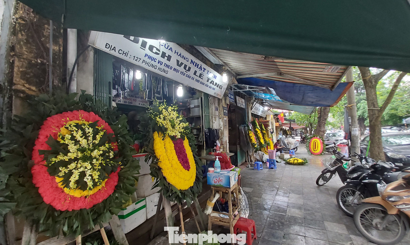 Những đám tang ngắn gọn trong thời gian ‘giãn cách’ chống dịch COVID-19 ở Hà Nội ảnh 5