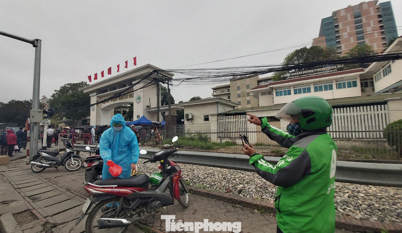 Shipper vừa giao hàng vừa nơm nớp lo nhiễm COVID-19 ảnh 5