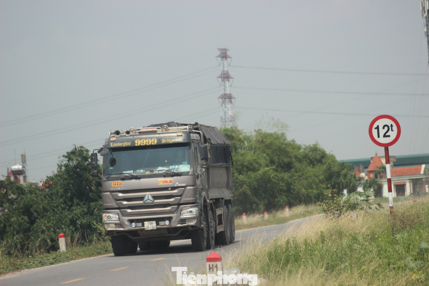 Nhan nhản trạm bê tông, bãi cát trái phép ở đoạn đê sông Hồng bị cày nát ảnh 3