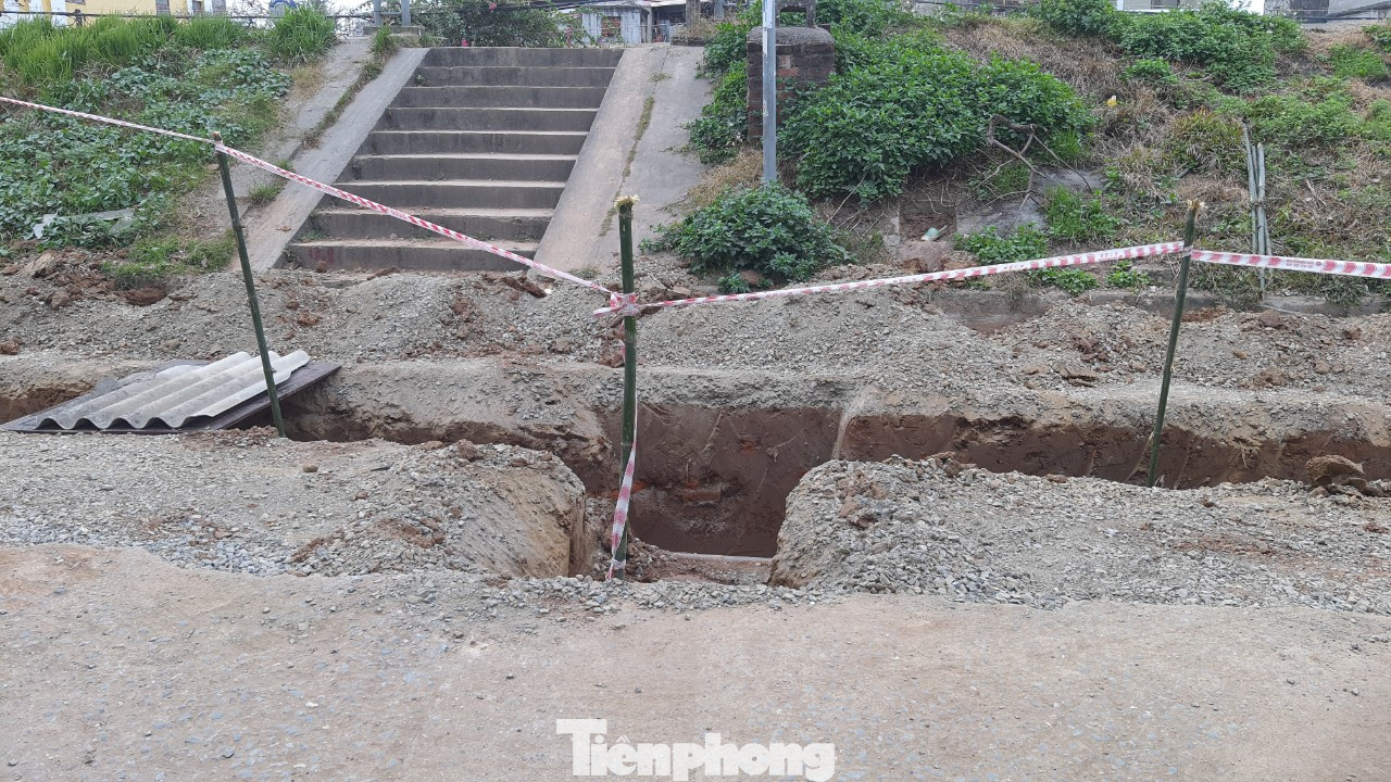 Sửa chữa con đường nhằng nhịt 'ổ trâu' giữa Thủ đô ảnh 2