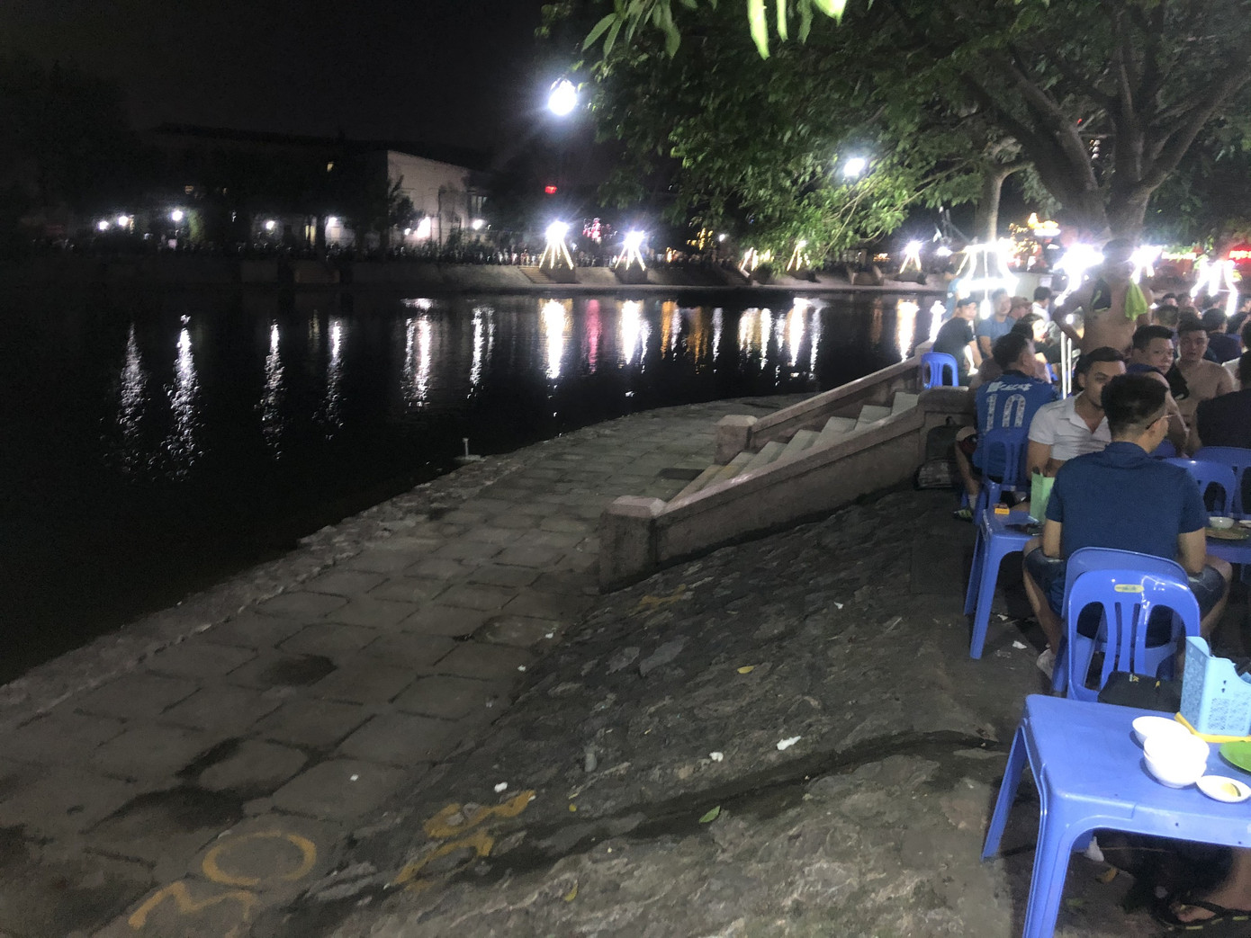 Công an phường dẹp nửa chừng, dân nơm nớp lo dịch ảnh 11