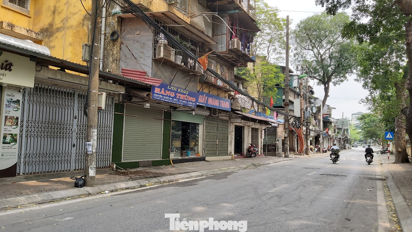 Bất chấp khuyến cáo, trà đá vỉa hè Hà Nội vẫn tấp nập khách ảnh 4