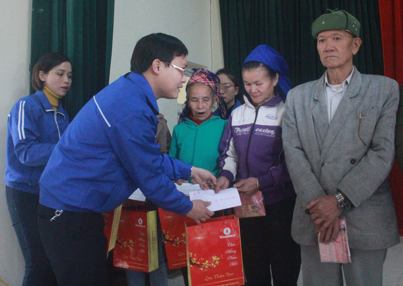 Tập đoàn Vingroup mang Tết sớm đến cho các hộ nghèo miền núi Thanh Hóa ảnh 2