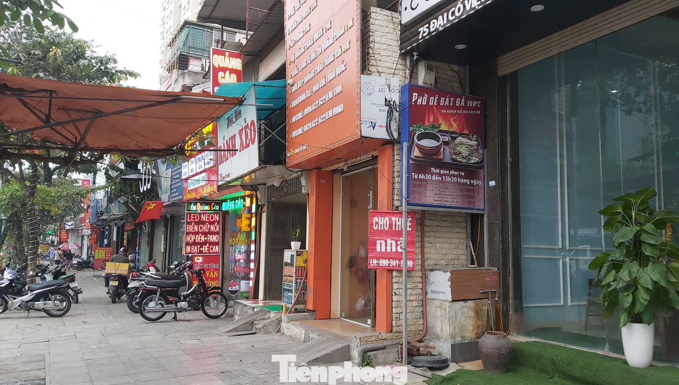 Hàng loạt khách sạn, cửa hàng Hà Nội treo biển cho thuê sau Tết ảnh 9