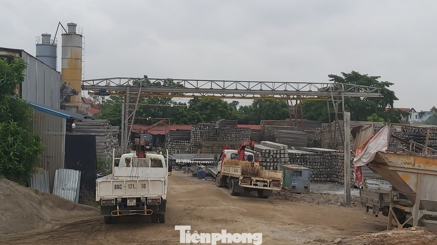 Ai 'chống lưng' cho trạm trộn bê tông, bãi cát dọc sông Hồng? ảnh 3