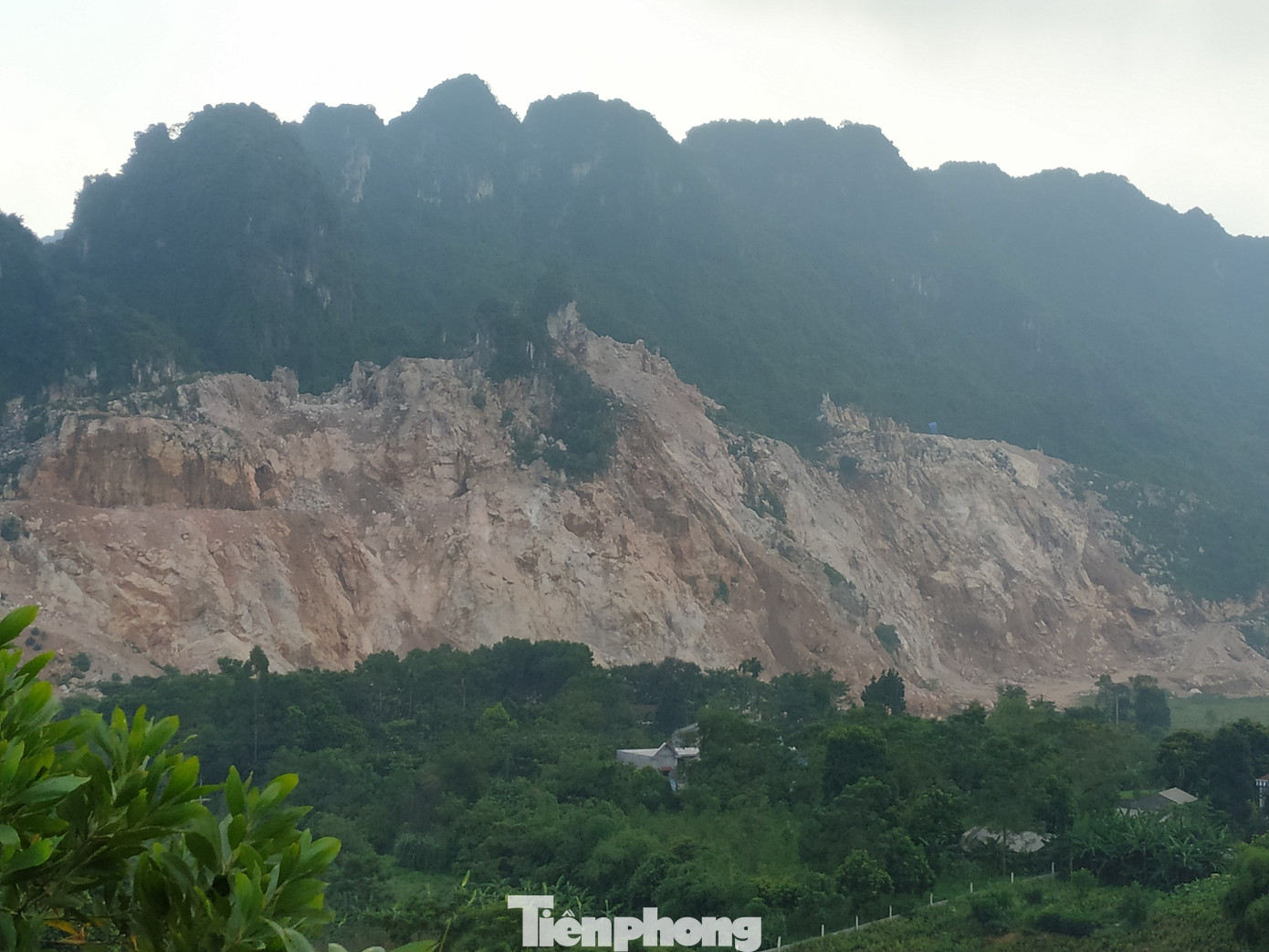 Khu dân cư ở Hòa Bình khốn khổ vì công trường khai thác đá nổ mìn ngày đêm ảnh 1