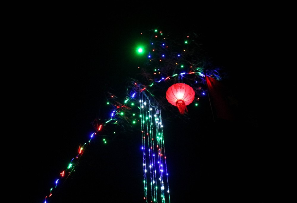 Độc đáo cách đón Tết bằng cây nêu rực rỡ trên các cung đường tại Nghệ An ảnh 3