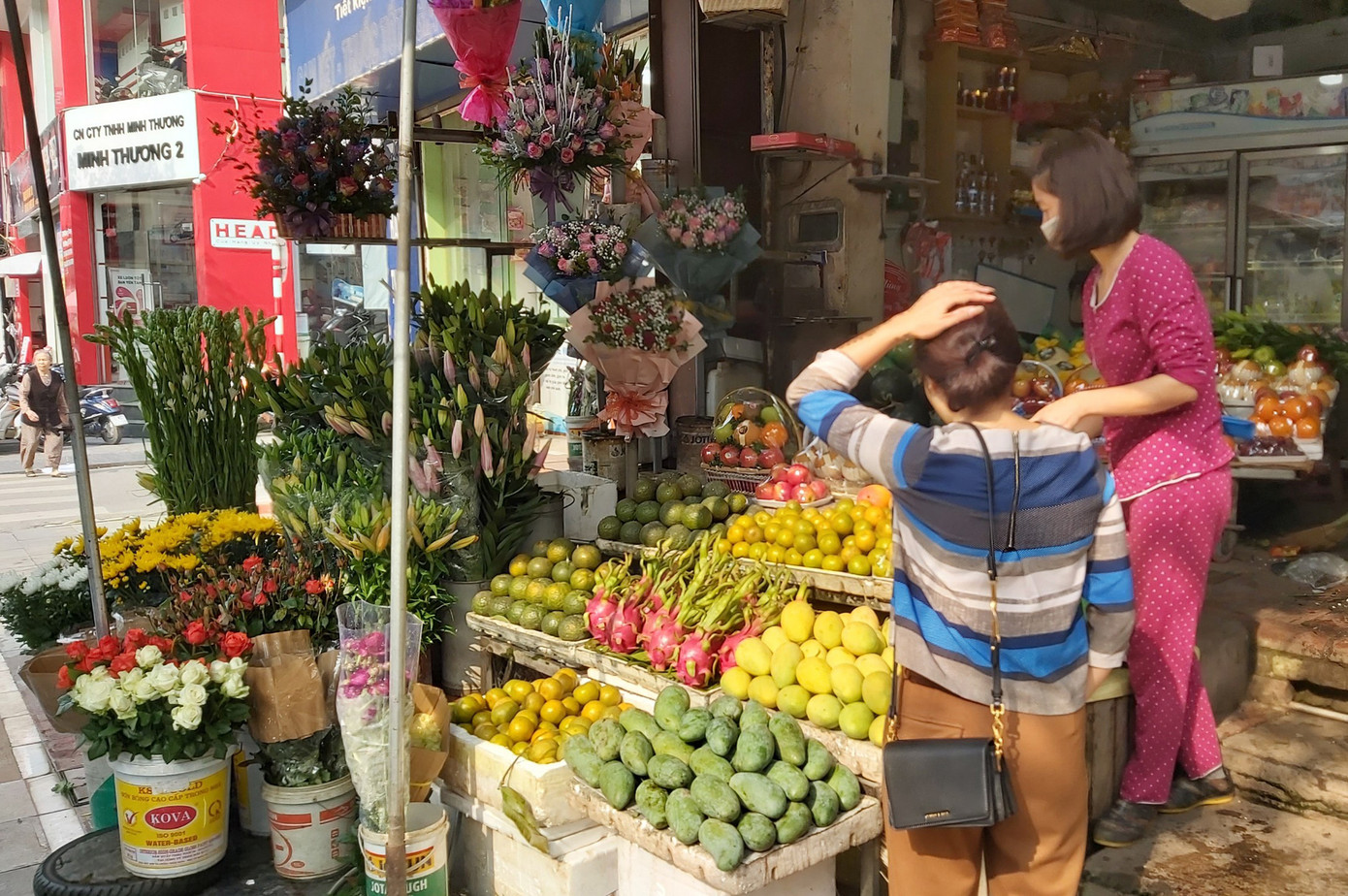 Ngày 8/3, hoa tại Hà Nội giảm giá mạnh vẫn ít người mua ảnh 11