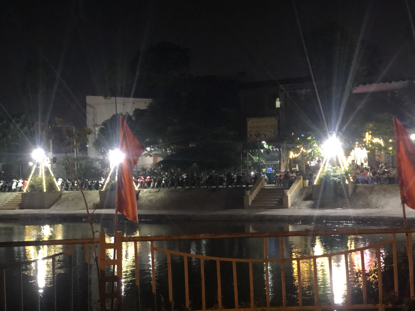 Công an phường dẹp nửa chừng, dân nơm nớp lo dịch ảnh 10