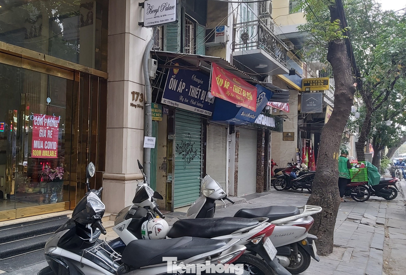 Hàng loạt khách sạn, cửa hàng Hà Nội treo biển cho thuê sau Tết ảnh 3