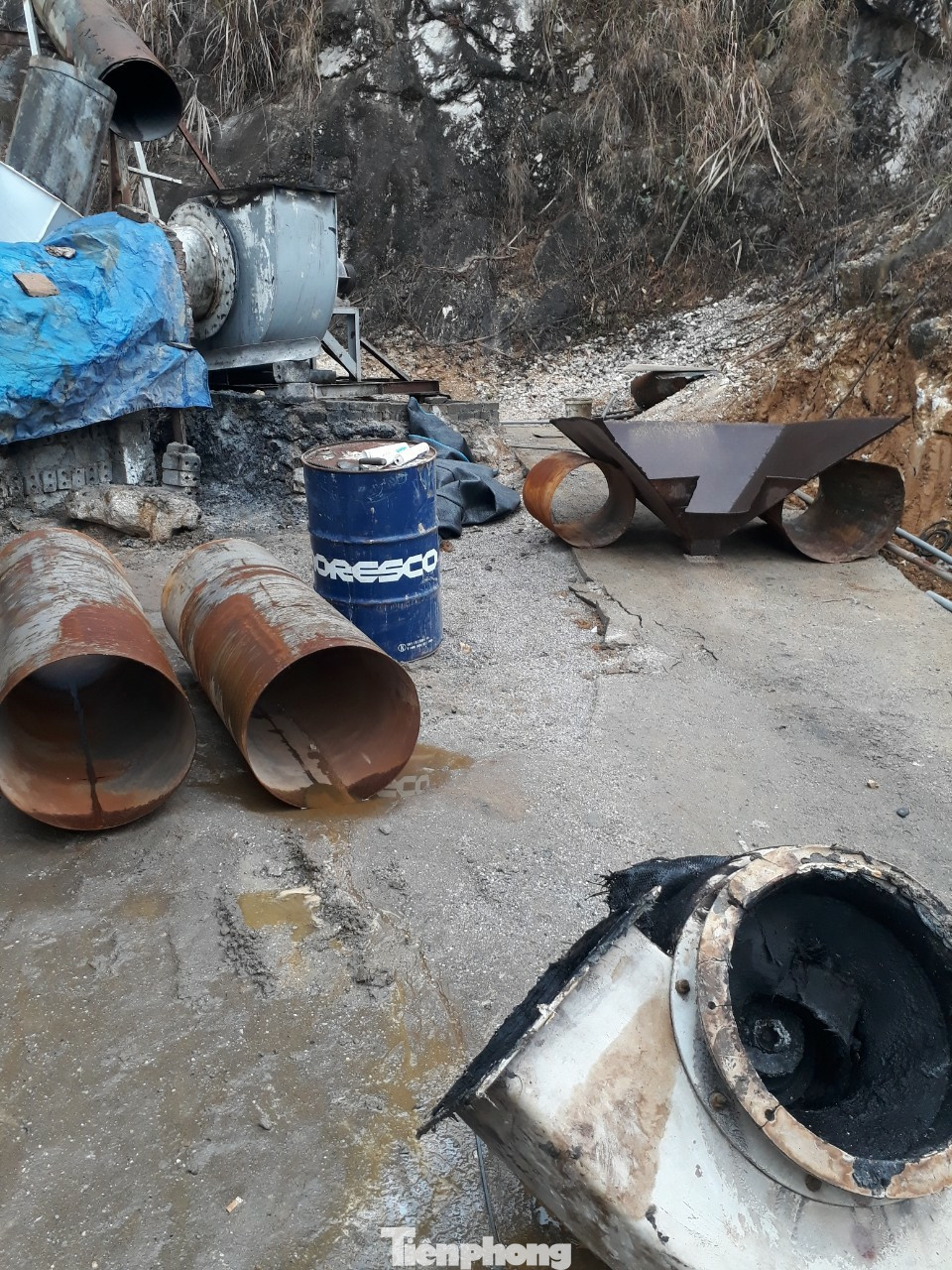 Tháo dỡ lò đốt thải khói độc, nước đen ở ngoại thành Hà Nội ảnh 2