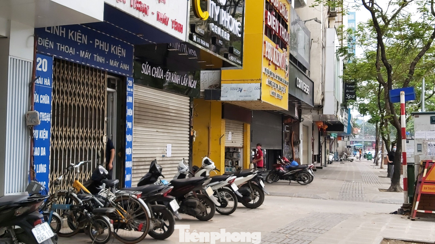 Bất chấp khuyến cáo, trà đá vỉa hè Hà Nội vẫn tấp nập khách ảnh 7