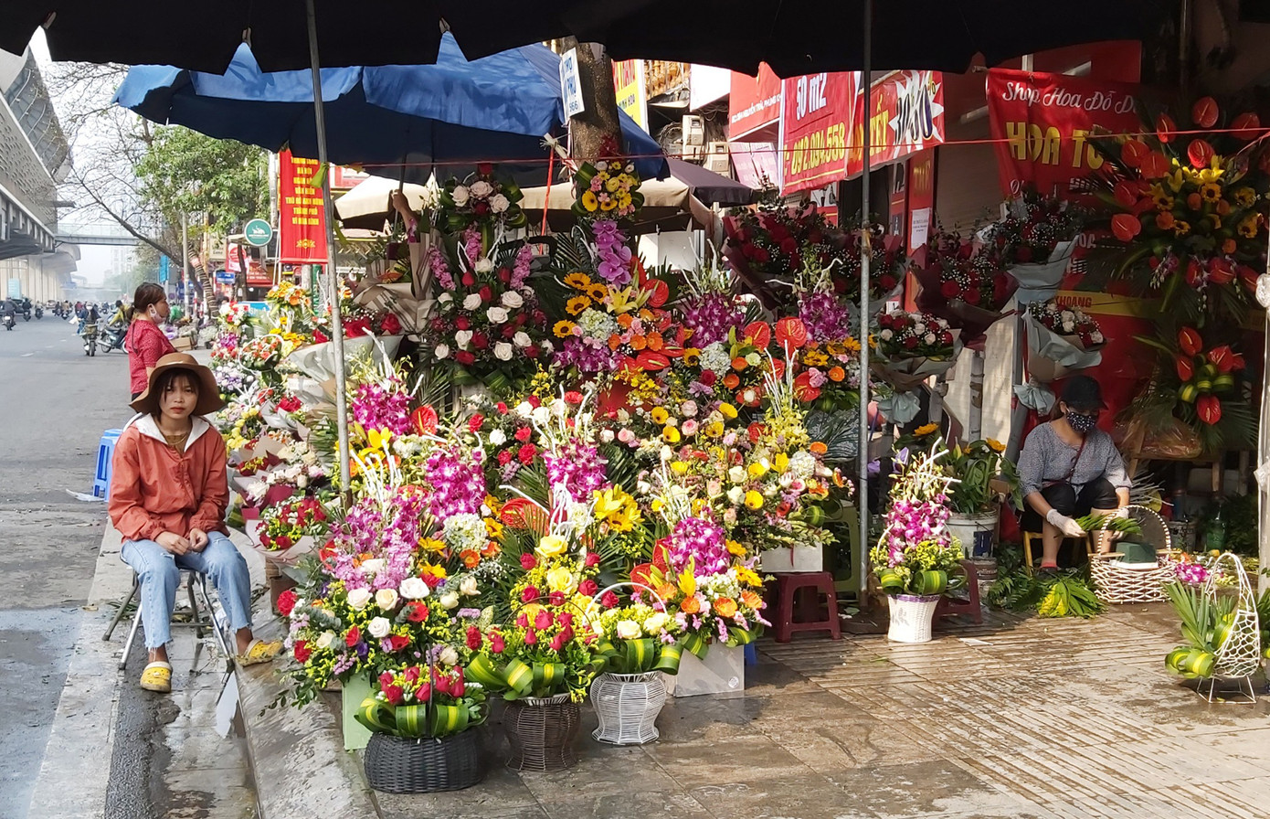 Ngày 8/3, hoa tại Hà Nội giảm giá mạnh vẫn ít người mua ảnh 8