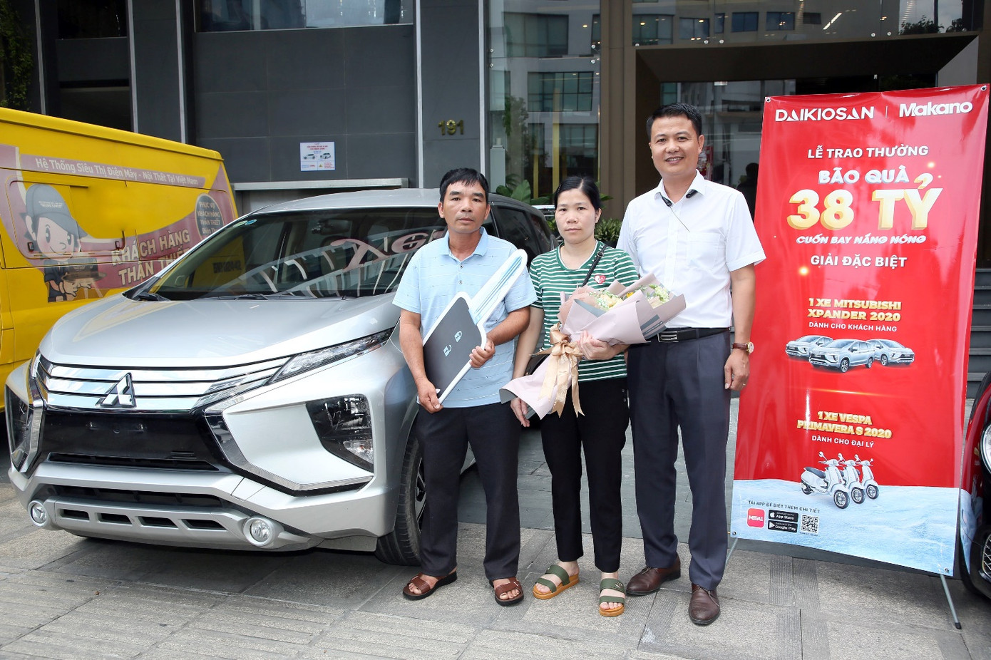 Daikiosan, Makano trao thưởng ô tô 7 chỗ cho hai nông dân mua máy làm mát ảnh 1