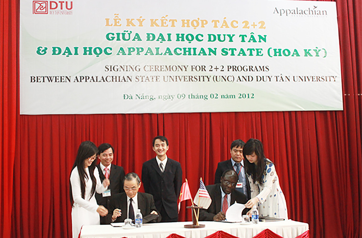 Chờ qua dịch ở Việt Nam, du học 2 năm cuối ở Mỹ ảnh 1