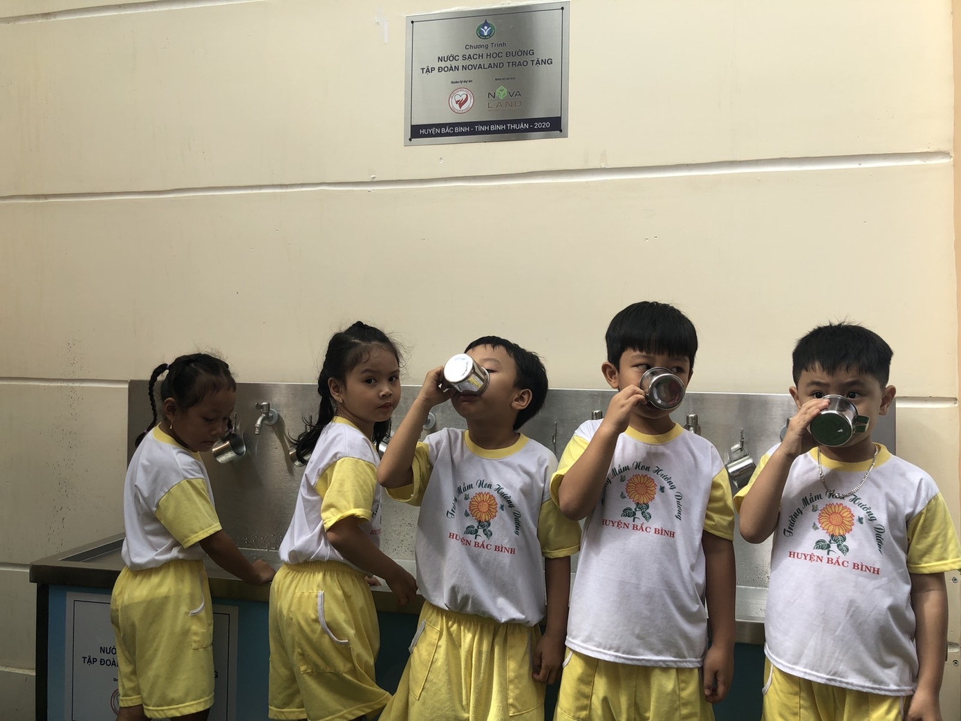 ‘Thật vui khi em đã được uống nước sạch…!’ ảnh 1