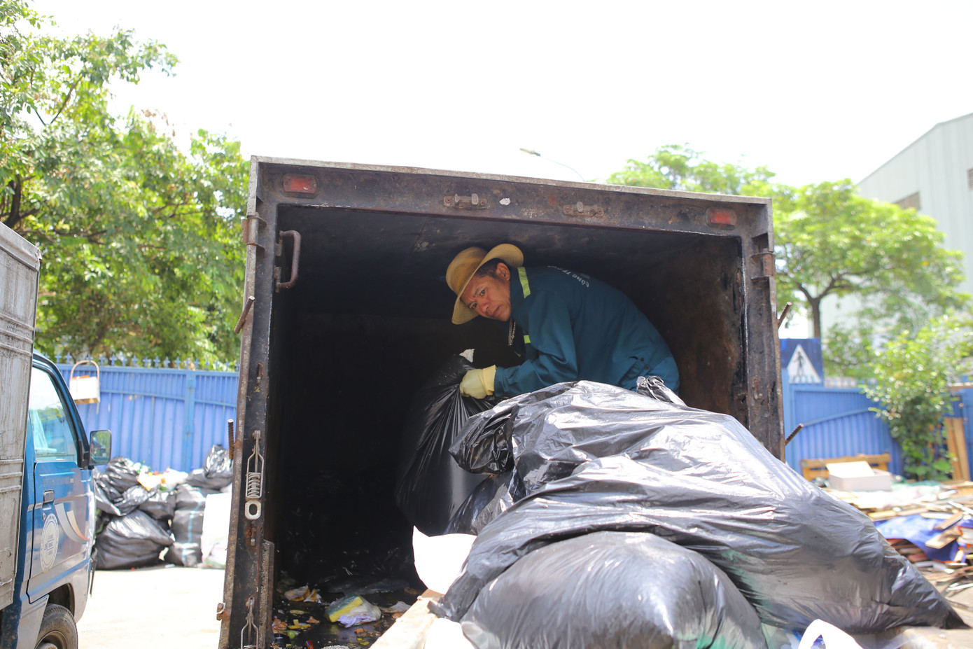Bãi Nam Sơn thông xe, nhiều nơi ở Hà Nội vẫn ùn ứ rác thải ảnh 8