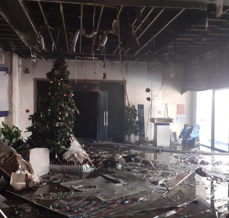 Cháy chung cư ở Hà Nội, cảnh sát dùng xe thang giải cứu cư dân ảnh 1