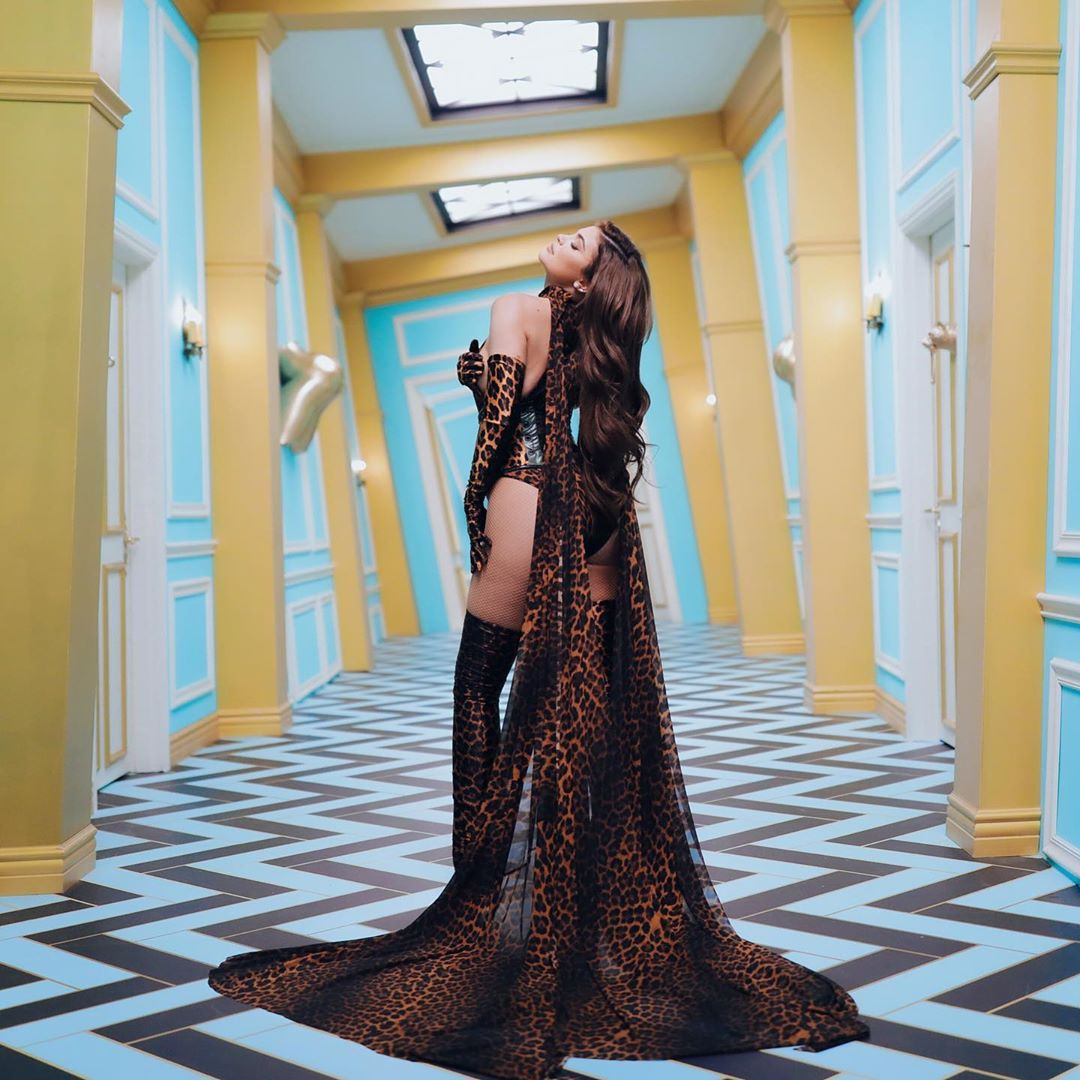 Em út gợi cảm nhà Kardashian diện bodysuit bốc lửa ảnh 4