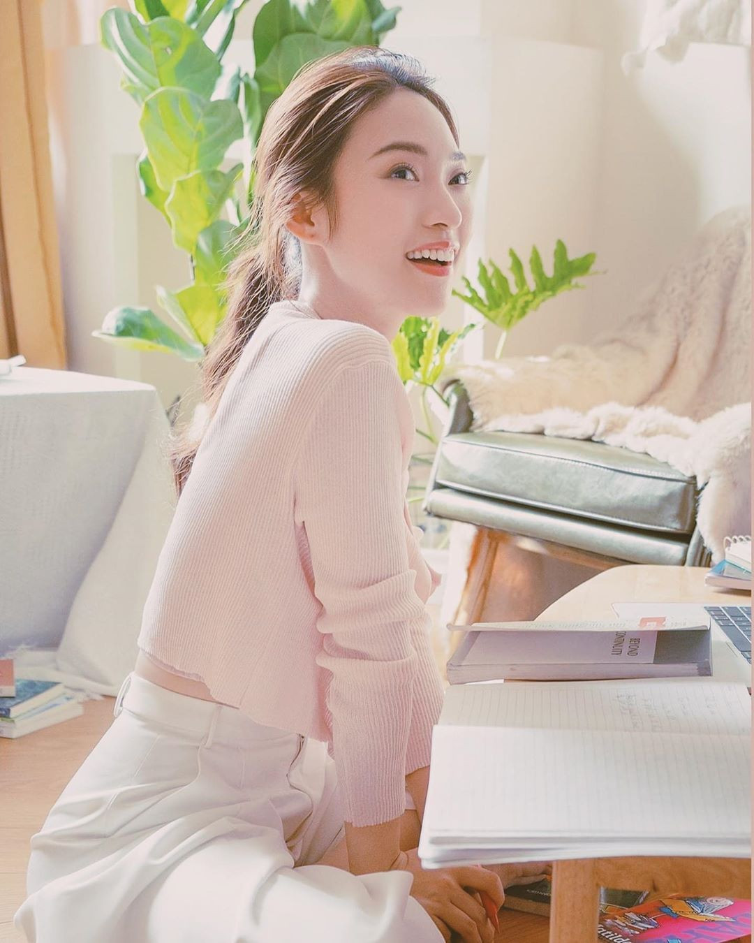 'Hot girl 7 thứ tiếng' Khánh Vy tốt nghiệp loại giỏi Học viện Ngoại giao ảnh 5