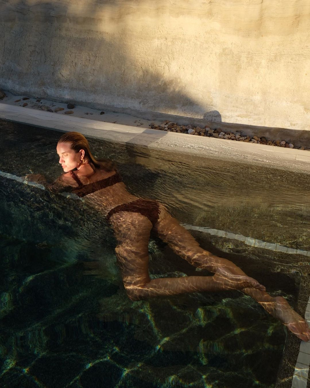 Bạn gái 'Người vận chuyển' siêu quyến rũ trong ảnh bikini ảnh 5