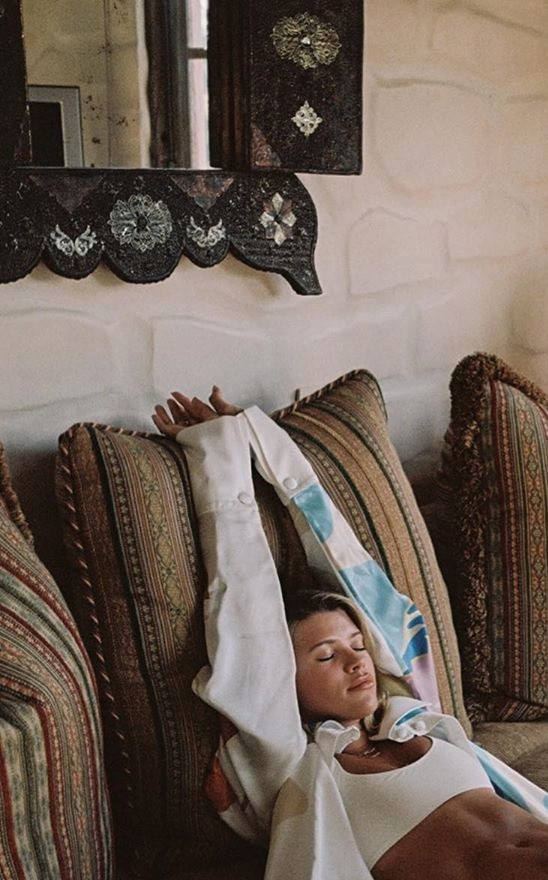 Nàng mẫu 9x Sofia Richie thả dáng gợi cảm với bikini màu xanh lá ảnh 16