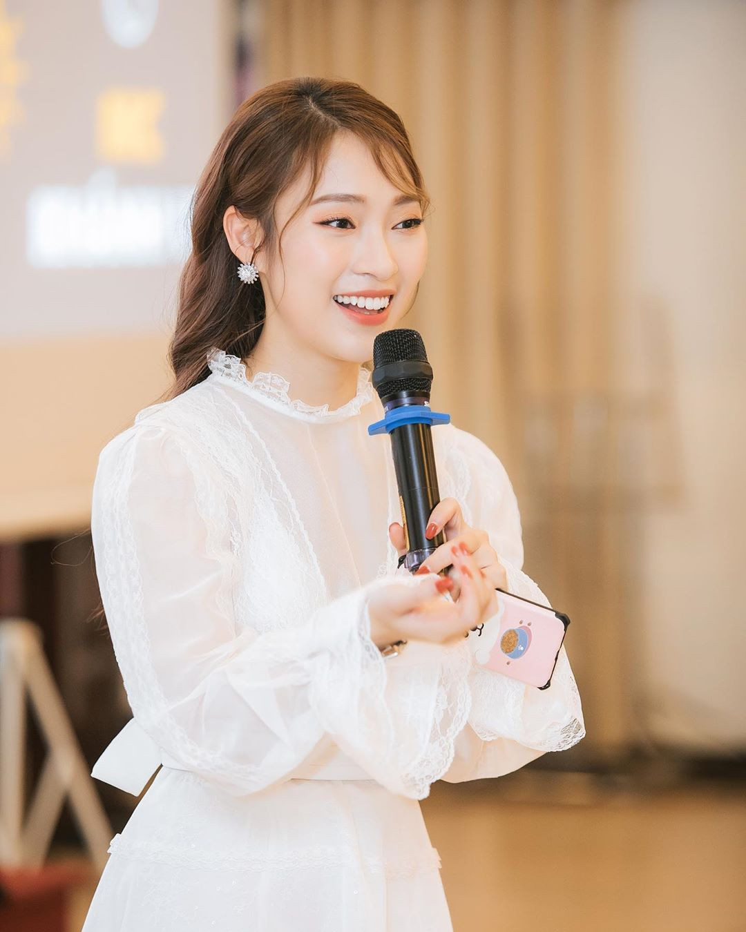 'Hot girl 7 thứ tiếng' Khánh Vy tốt nghiệp loại giỏi Học viện Ngoại giao ảnh 6