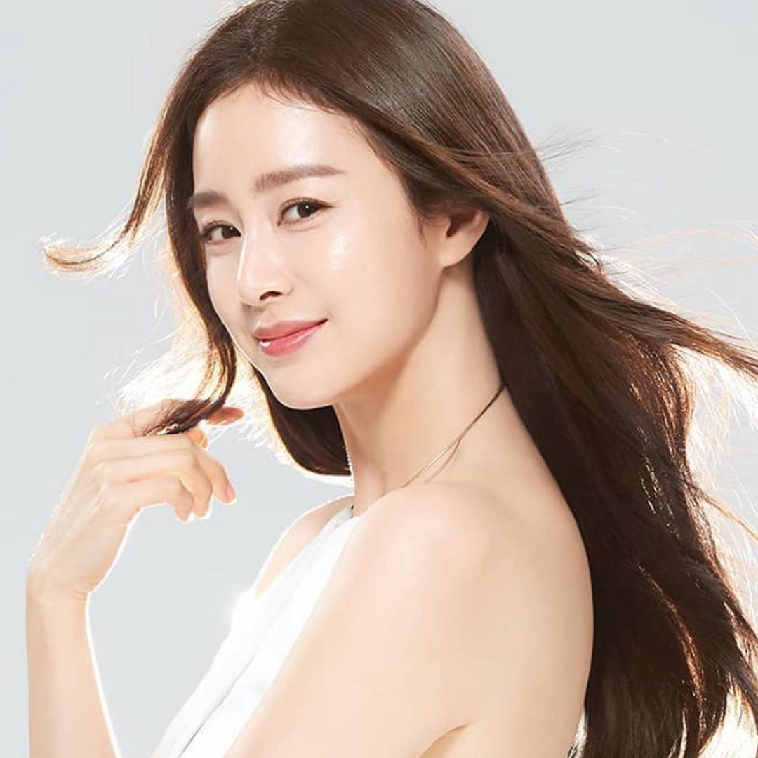 Kim Tae Hee nhan sắc quyến rũ đáng ngưỡng mộ ở tuổi 40 ảnh 3