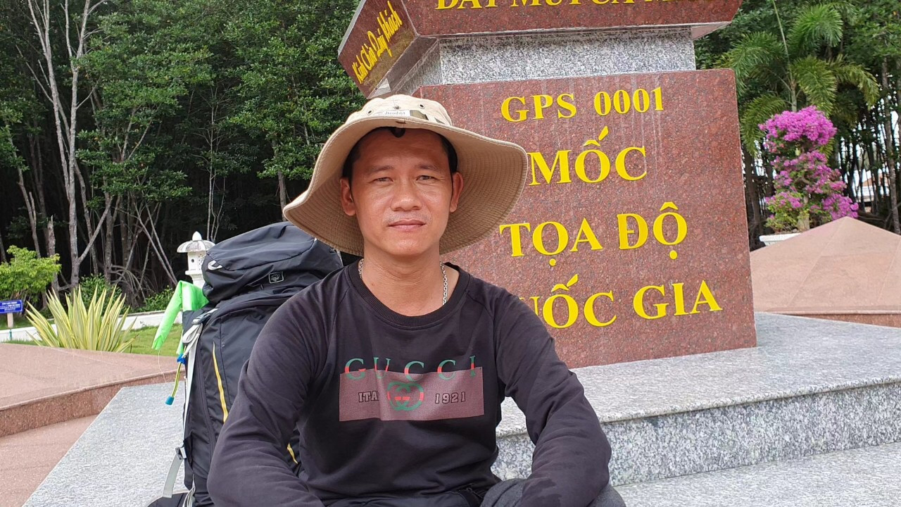 Chàng trai đi bộ xuyên Việt để ngắm nhìn vẻ đẹp đất nước ảnh 1