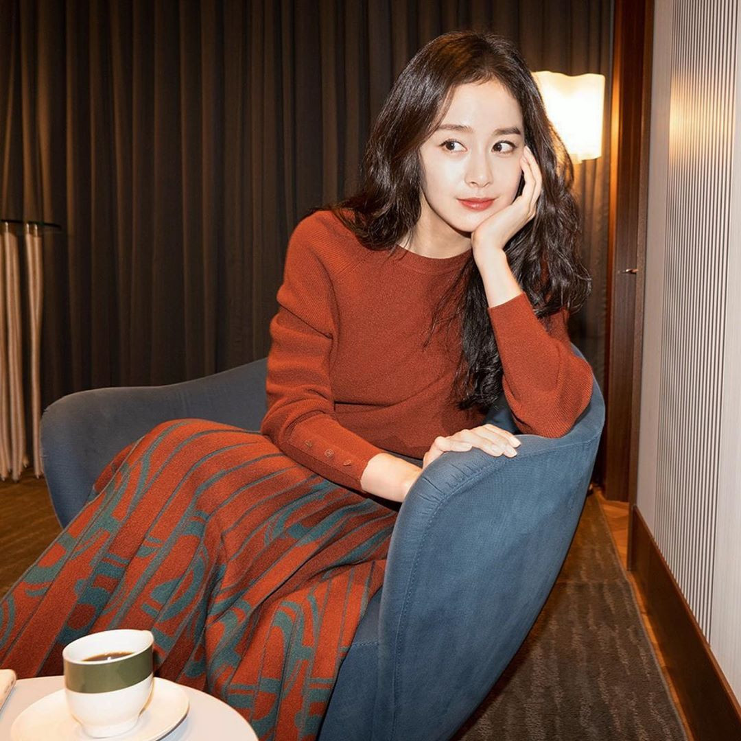 Kim Tae Hee nhan sắc quyến rũ đáng ngưỡng mộ ở tuổi 40 ảnh 4