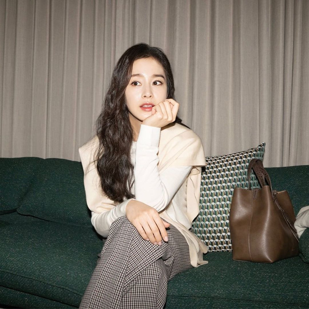 Kim Tae Hee nhan sắc quyến rũ đáng ngưỡng mộ ở tuổi 40 ảnh 12