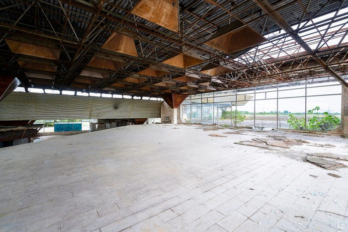 Ám ảnh sân bay 'ma' hoang vắng suốt 25 năm sau cuộc chiến Gruzia ảnh 4