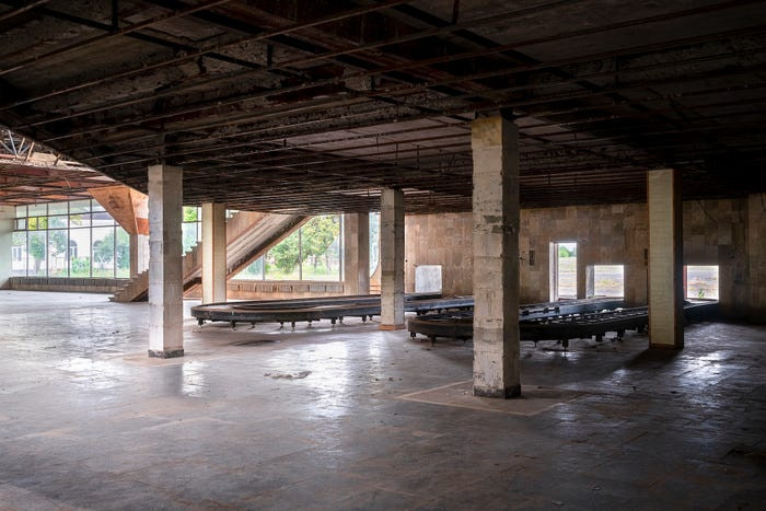 Ám ảnh sân bay 'ma' hoang vắng suốt 25 năm sau cuộc chiến Gruzia ảnh 7