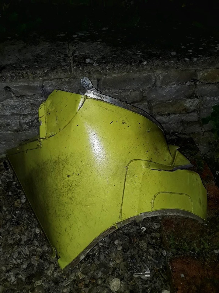 Oanh tạc cơ chiến lược B-52 của Mỹ rơi một phần thân xuống nhà dân trong khi bay ảnh 1